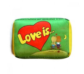 Подушка love is зеленая, фото 1