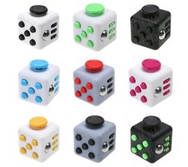 Кубик антистресс с кнопками. Серый с красными кнопками, фото 1